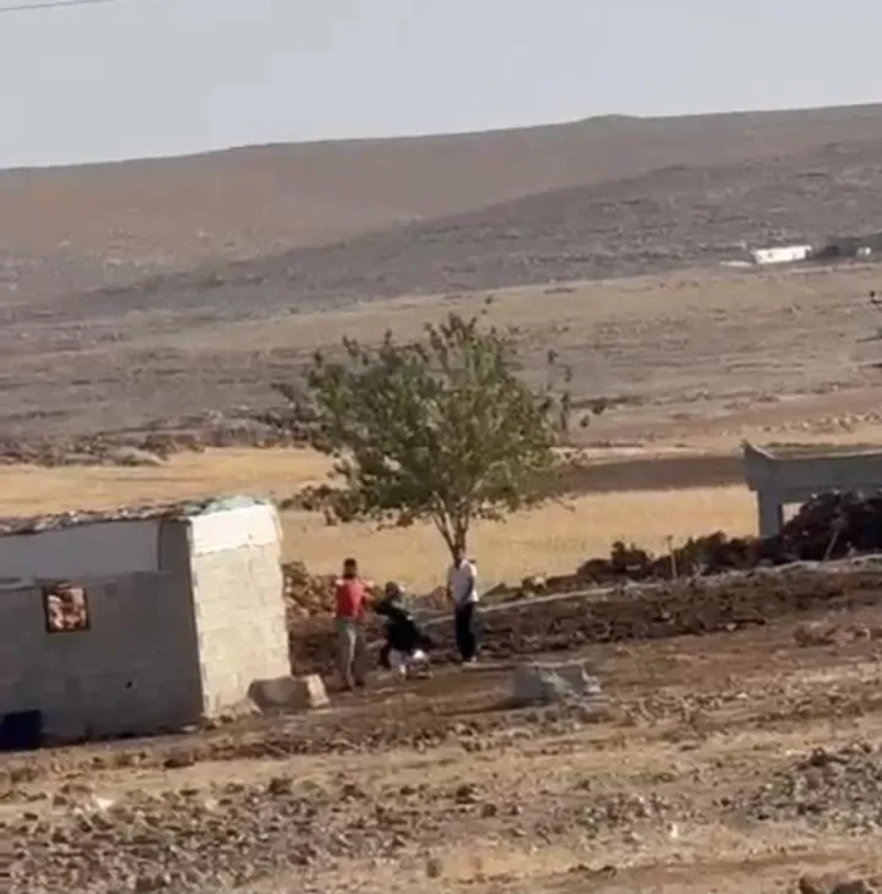 Şanlıurfa’nın Siverek ilçesinde iki aile arasında silahlı çatışma yaşandı