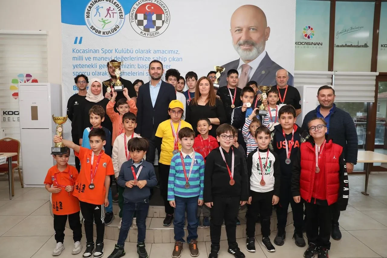Kocasinan Belediyesi’nin Satranç Merkezi’nde geleceğin liderleri yetişiyor