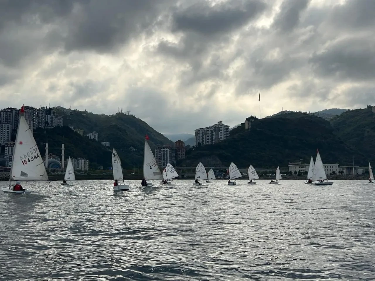 Trabzon’da Cumhuriyet Bayramı Yelken Yarışları büyük coşkuyla düzenlendi