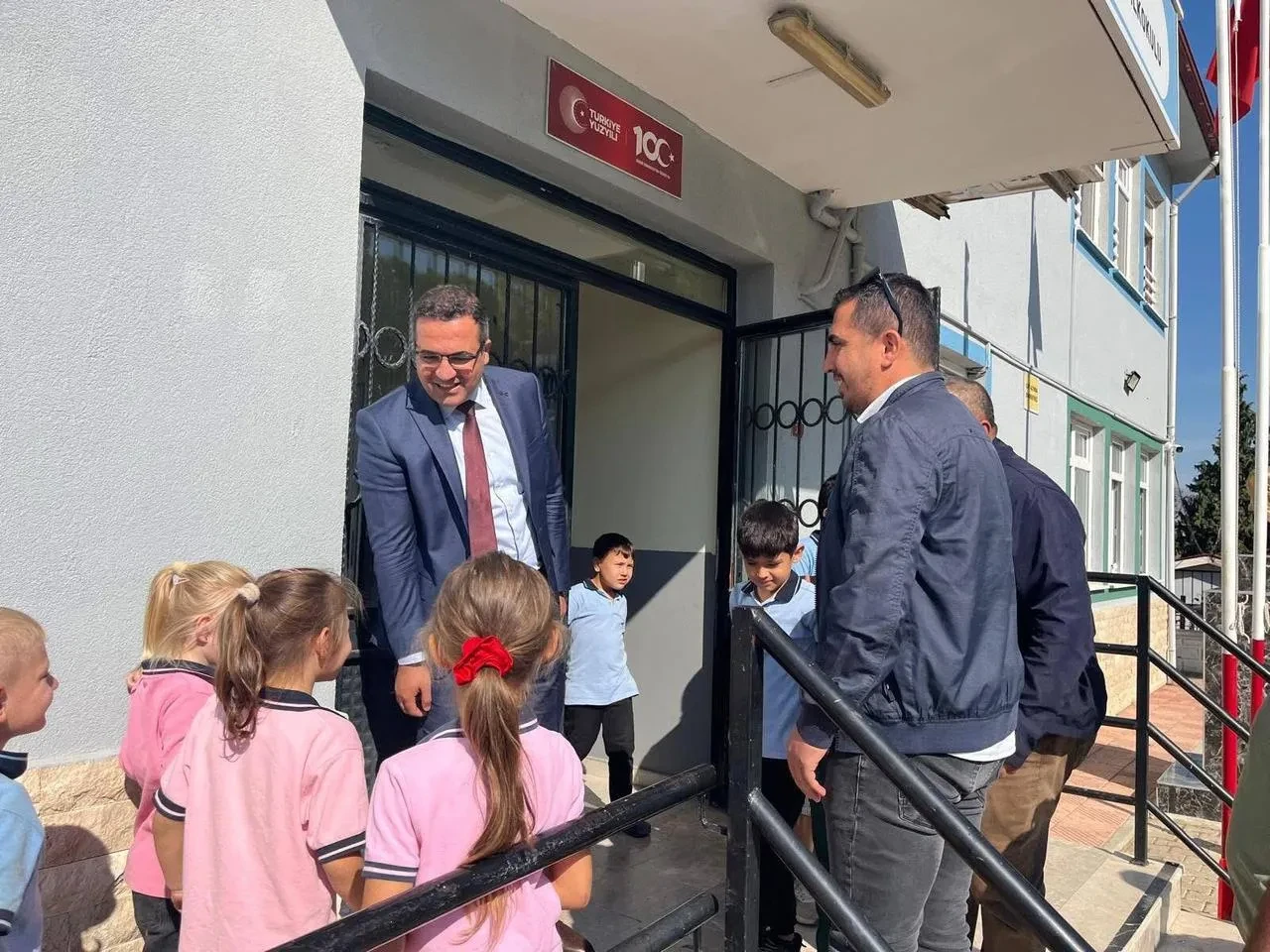 Sarıgöl Kaymakamı Halil Dalak mahalle ziyaretlerinde sorunları dinledi