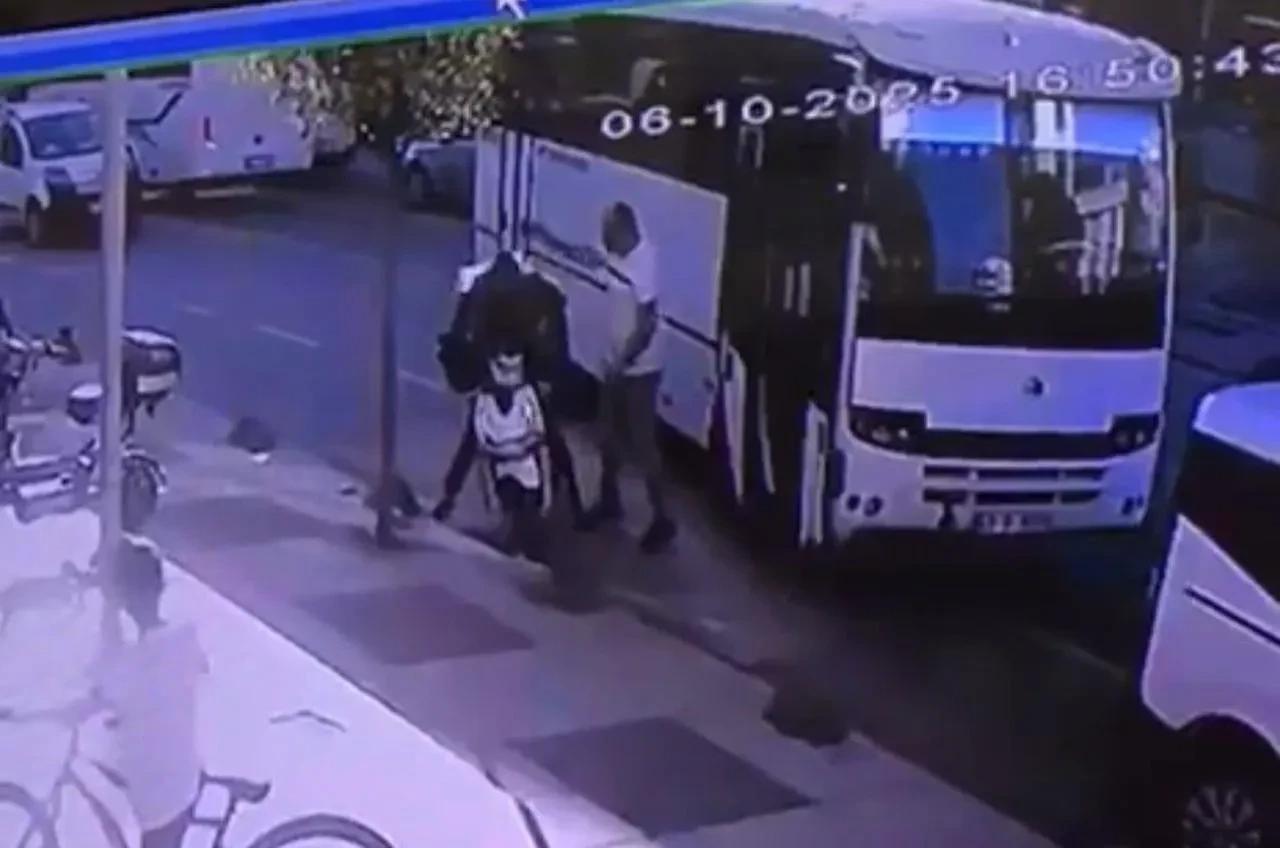 Kocaeli’de servis şoförü motosikletli kuryeye bıçakla tehdit etti