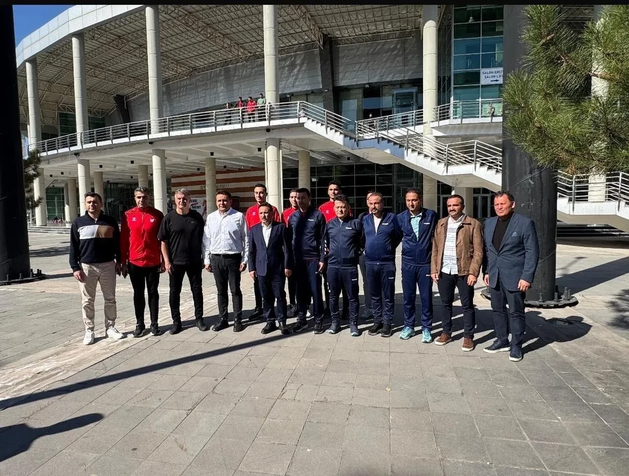Kayseri'de futbol aday hakem kursunu 123 kişi başarıyla tamamladı