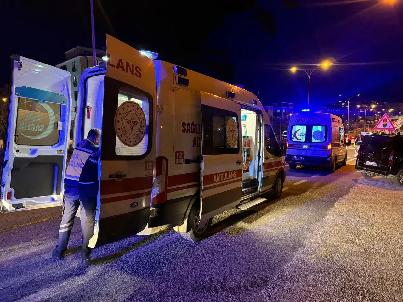 Bilecik'te motosiklet yayaya çarptı iki kişi yaralandı