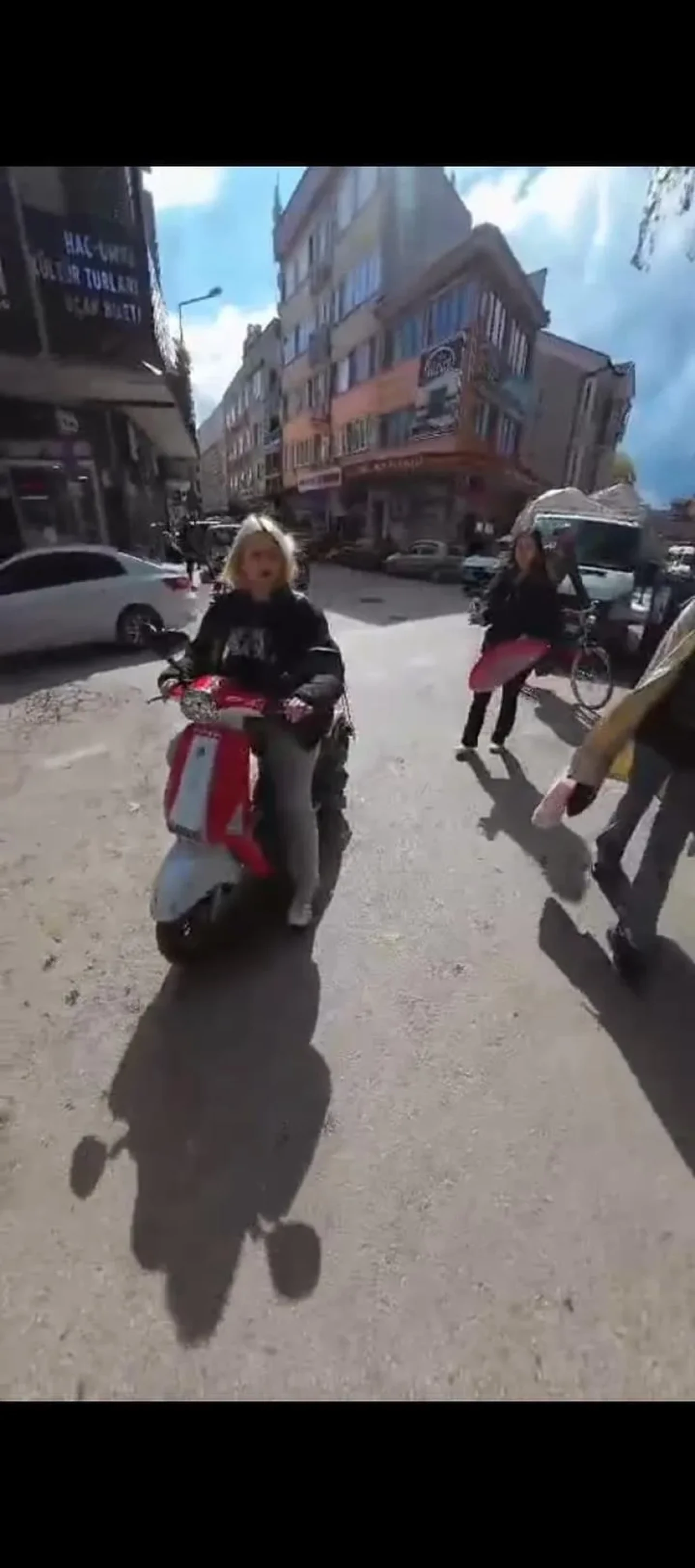 Bursa'nın İnegöl ilçesinde motosiklet kazası kask kamerasına yansıdı