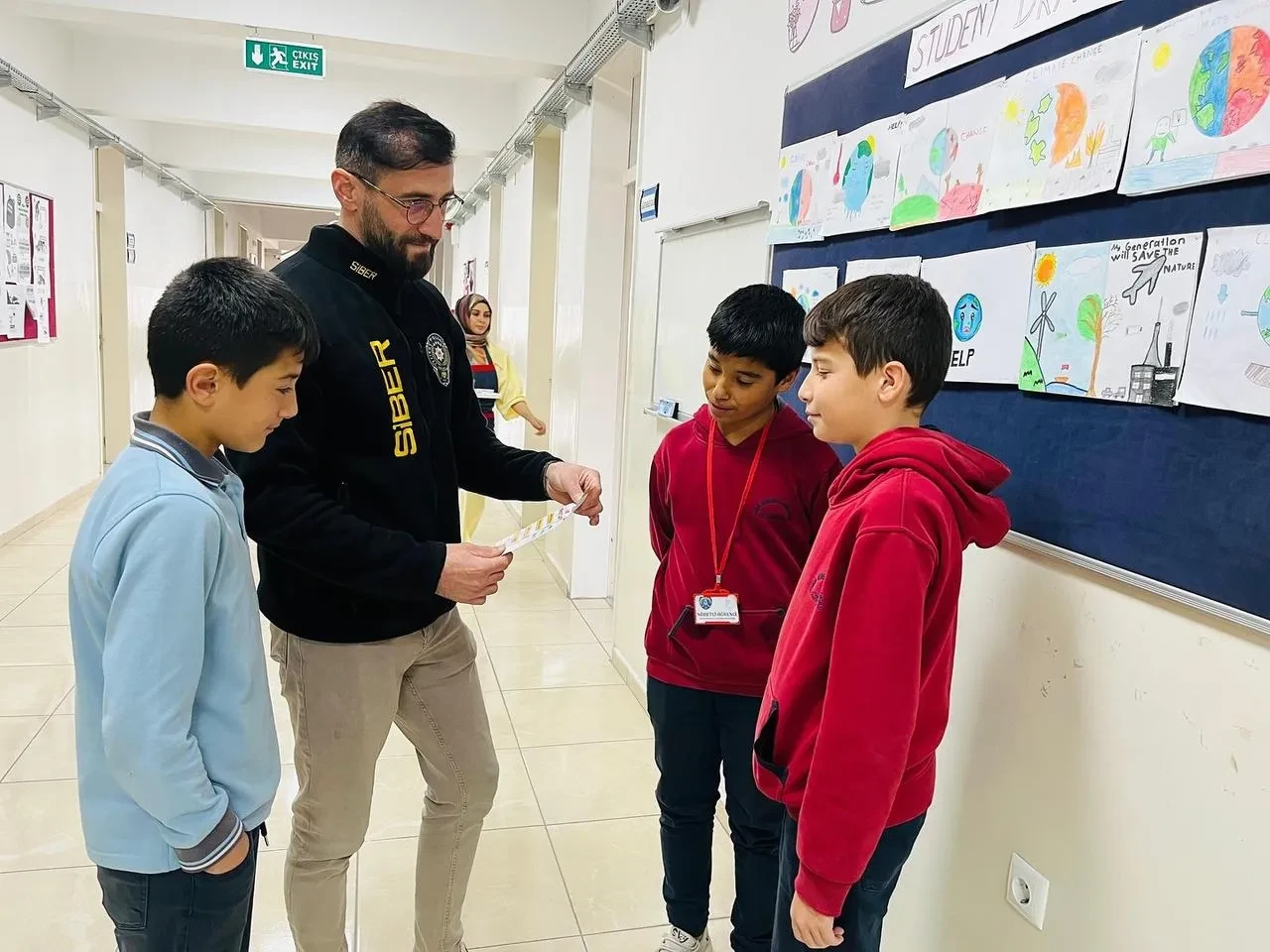 Kütahya İl Emniyet Müdürlüğü SİBERAY ekibi okullarda siber güvenlik eğitimi verdi