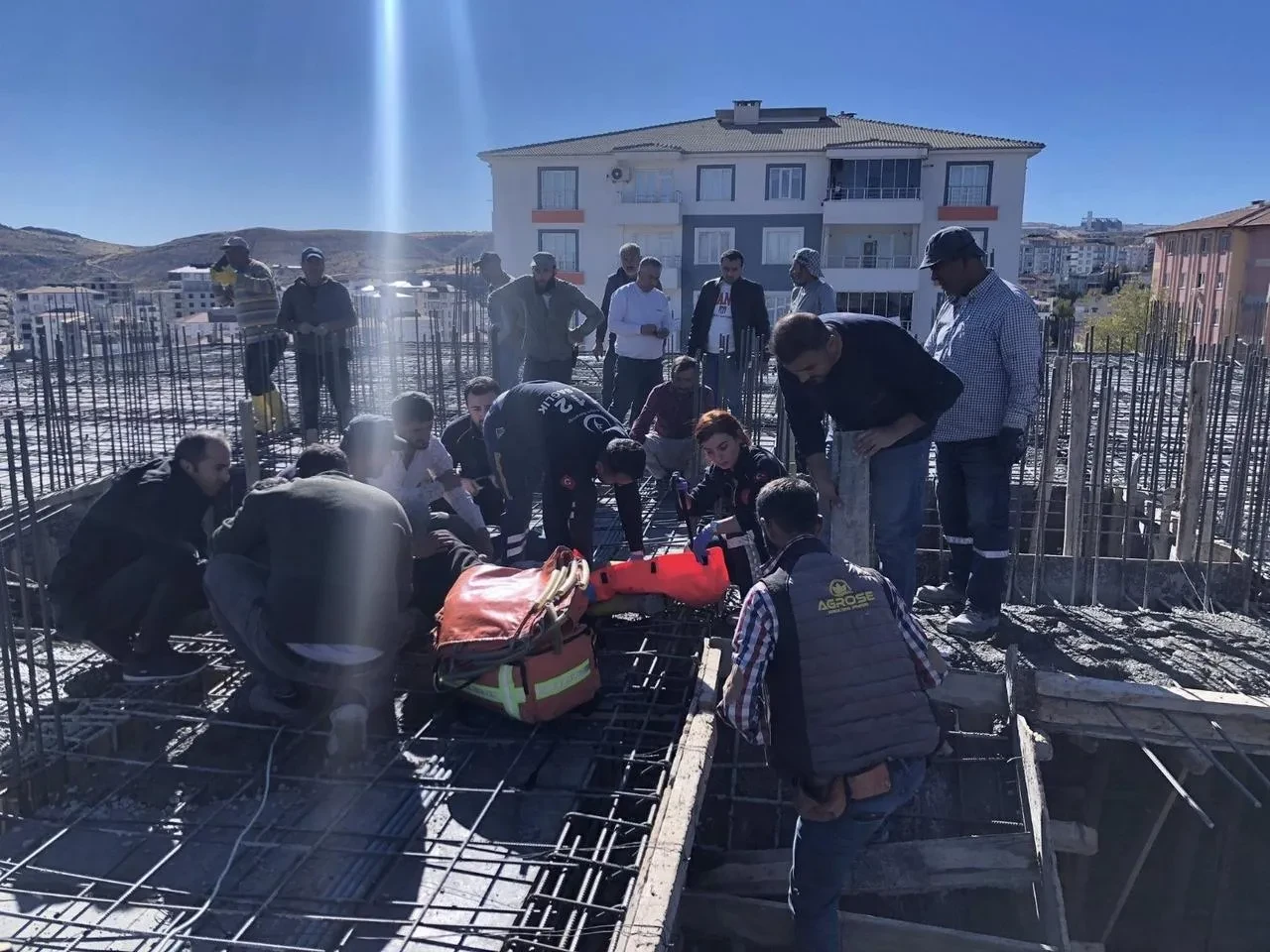 Adıyaman'ın Besni ilçesinde beton pompası kırıldı işçi yaralandı