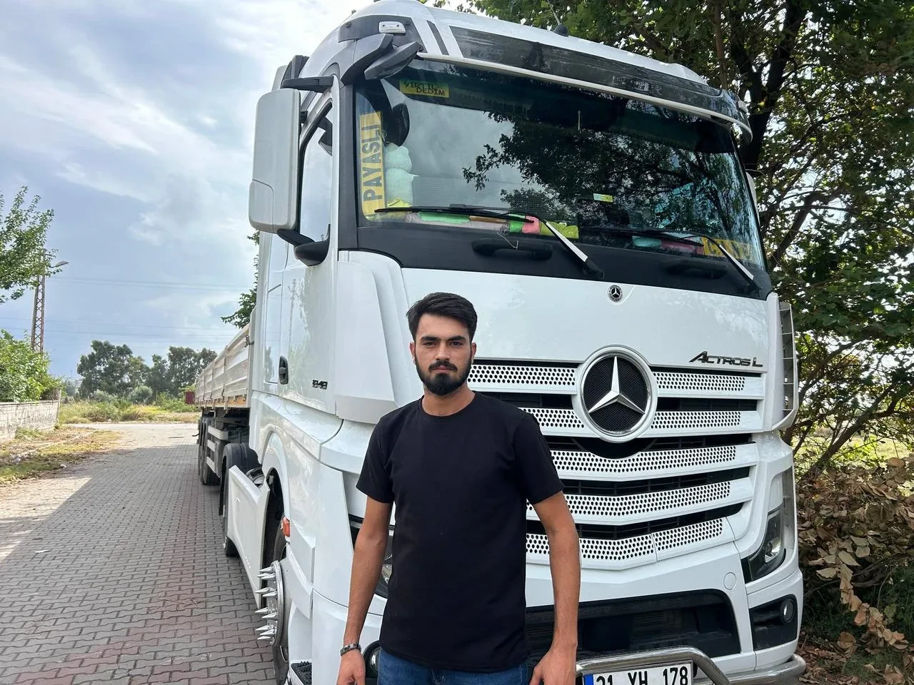 Caner Çevik ve eşi çocuğunun cinsiyetini tır partisinde öğrendi