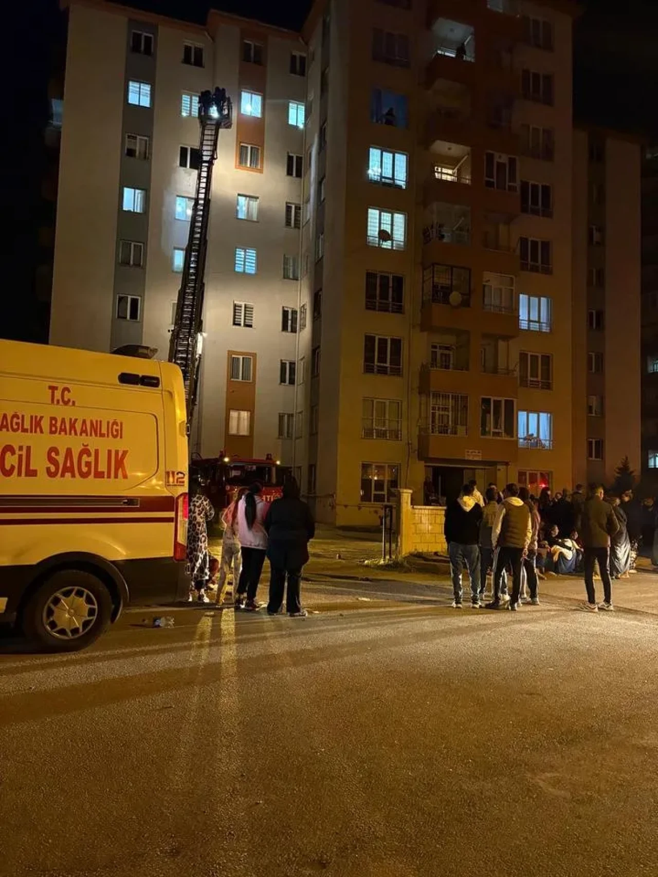 Kayseri’de Melikgazi ilçesinde bina koridorunda yangın çıktı