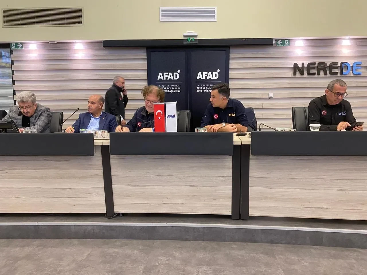 Afad deprem sonrası Balıkesir Sındırgı'da çalışmaları yönetiyor