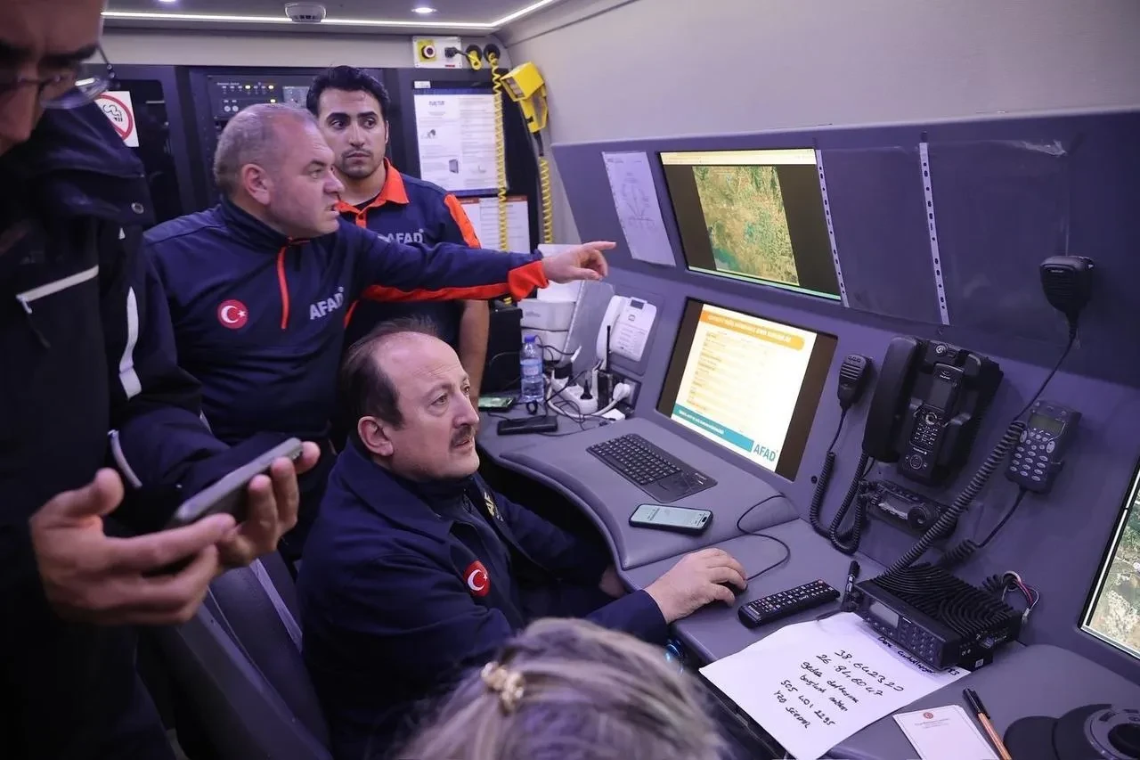 AFAD Başkanı Ali Hamza Pehlivan İzmir’de sel çalışmalarını inceledi