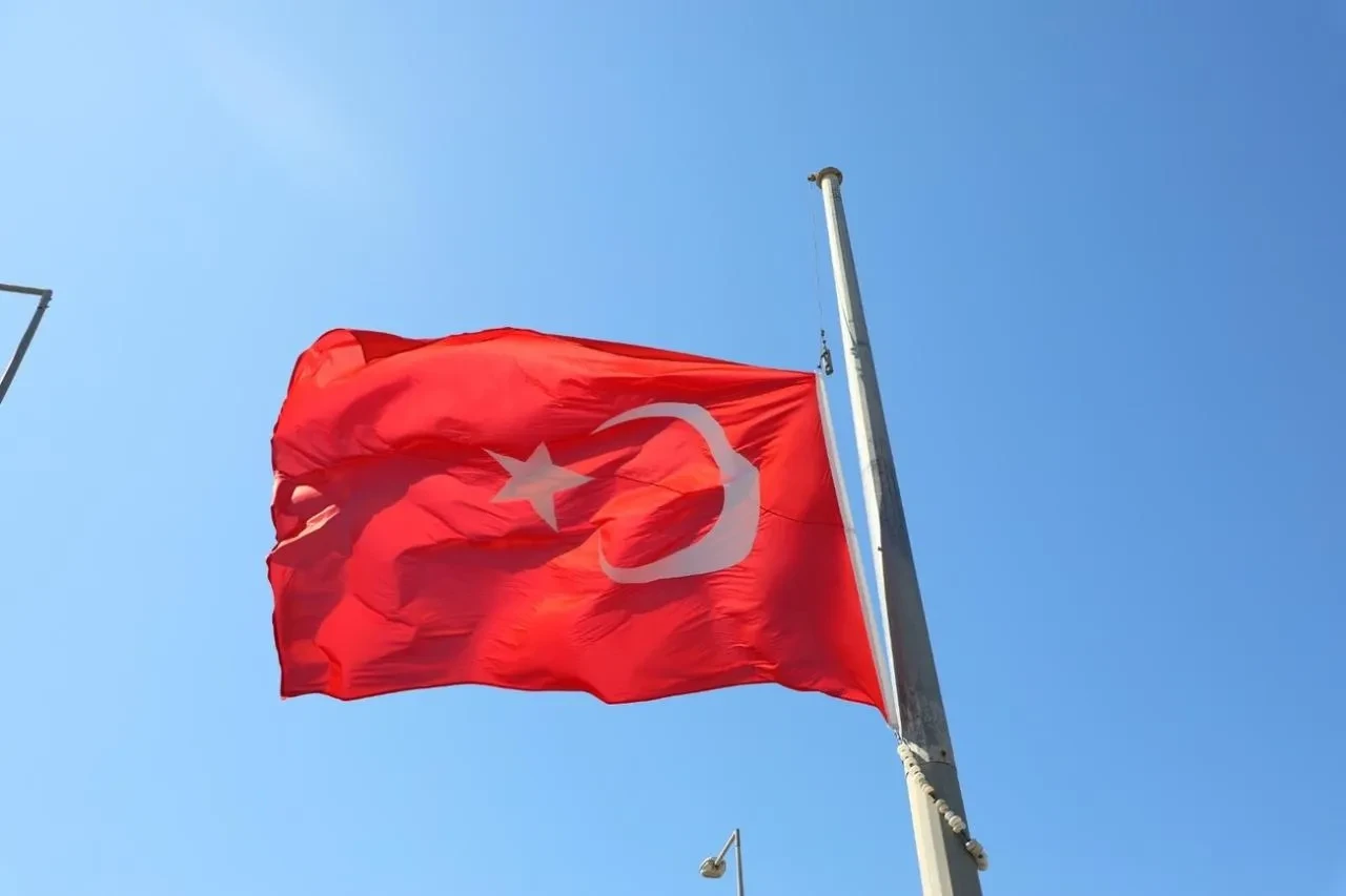 Bodrum Belediyesi Terzi Ali Akay'a teşekkür plaketi verdi