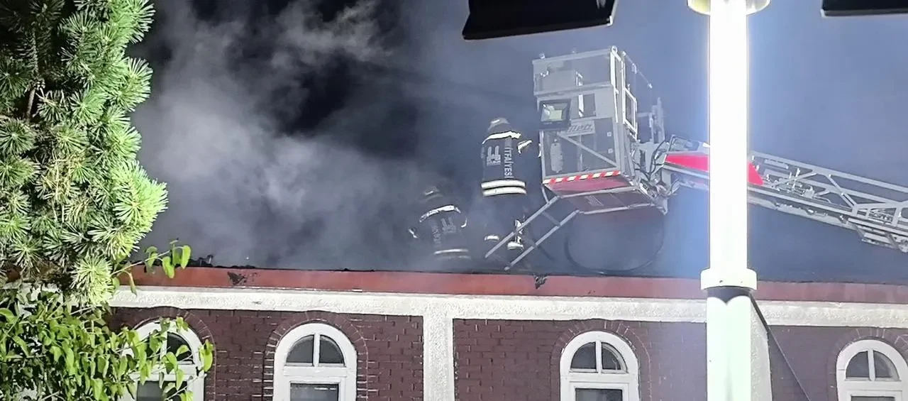 Erzurum'da aşağı mumcu camii'nde gece yangın çıktı