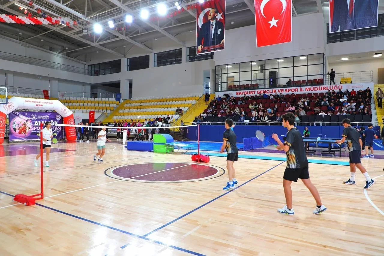 Bayburt'ta Amatör Spor Haftası etkinlikleri renkli görüntülere sahne oldu