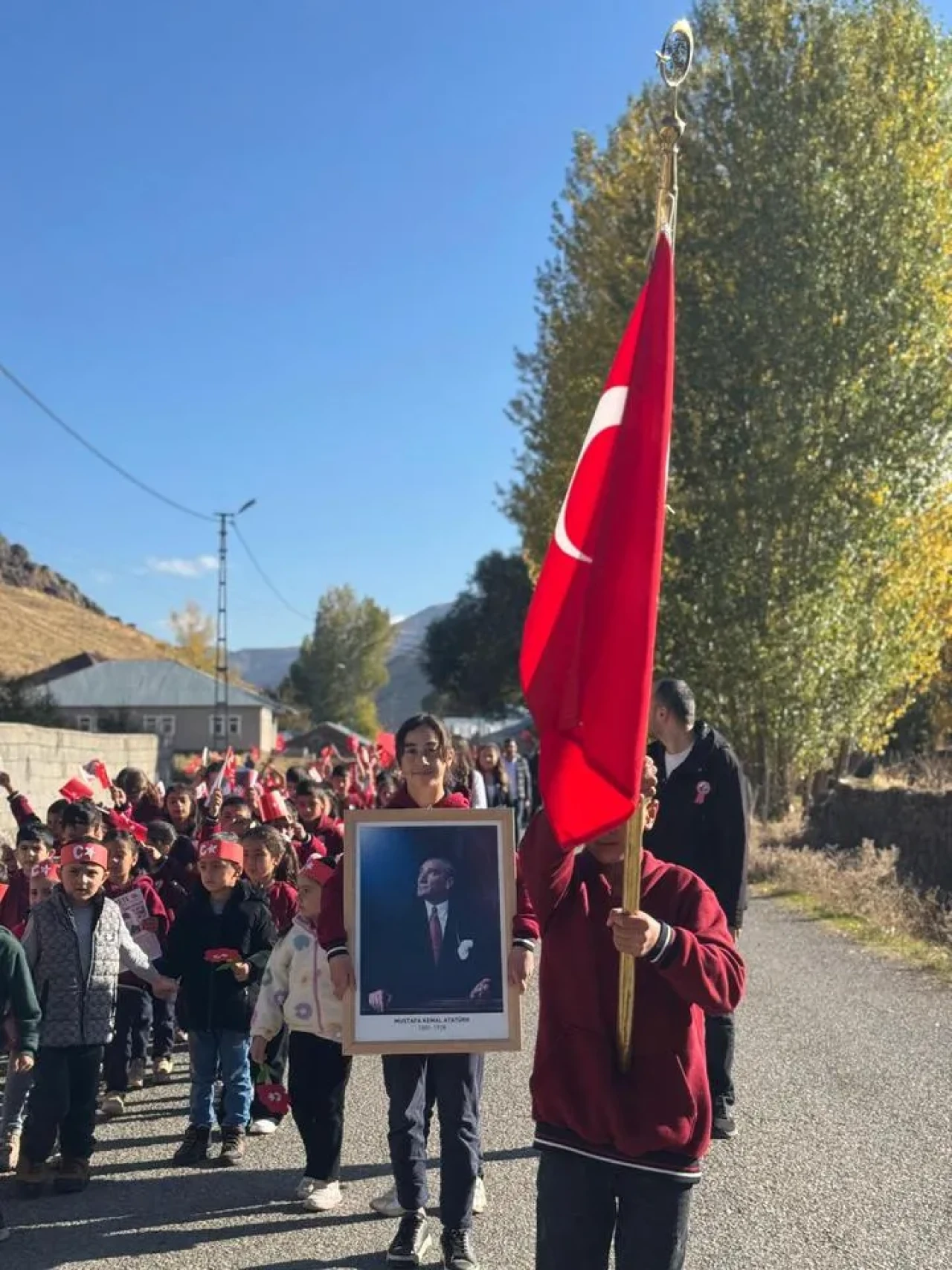 Patnos’ta Cumhuriyet’in 102. yılı öğrencilerle coşkuyla kutlandı