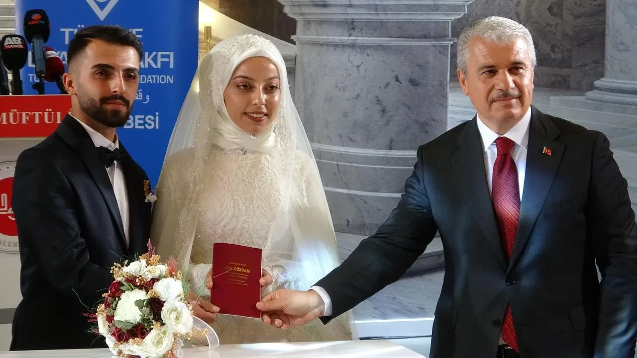 Konya'da 35 çift toplu nikah töreniyle evlendi