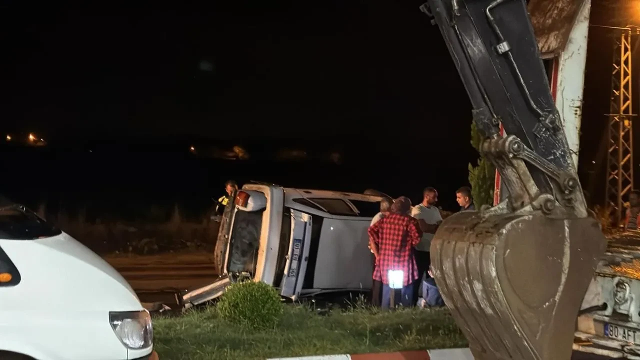 Osmaniye’nin Düziçi ilçesinde otomobil takla attı 3 yaralı