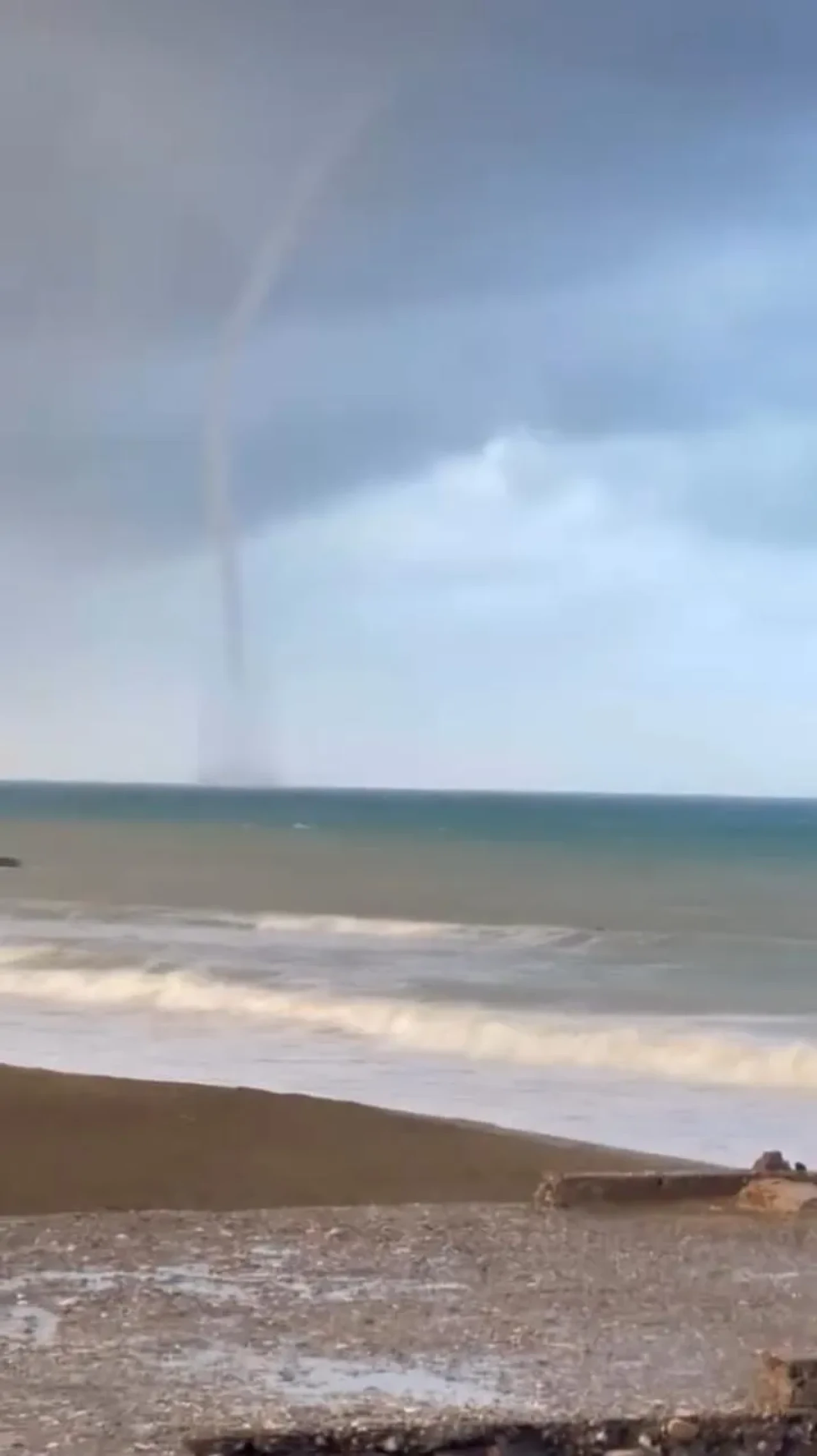 İskenderun Körfezi'nde hortum cep telefonu kamerasına yansıdı