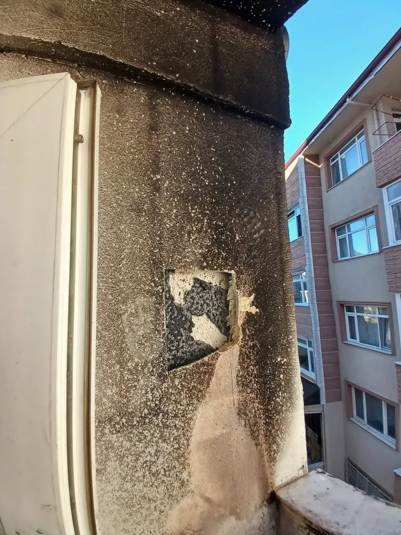 Zonguldak'ta balkona bırakılan pelet soba külü yangına neden oldu