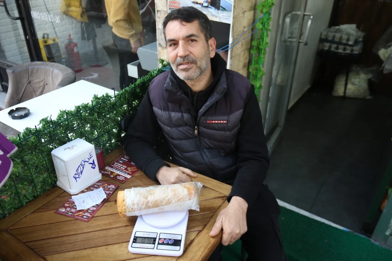 Eskişehir'de 1 kiloluk tavuk dürümü yiyenlere ek dürüm hediye ediliyor