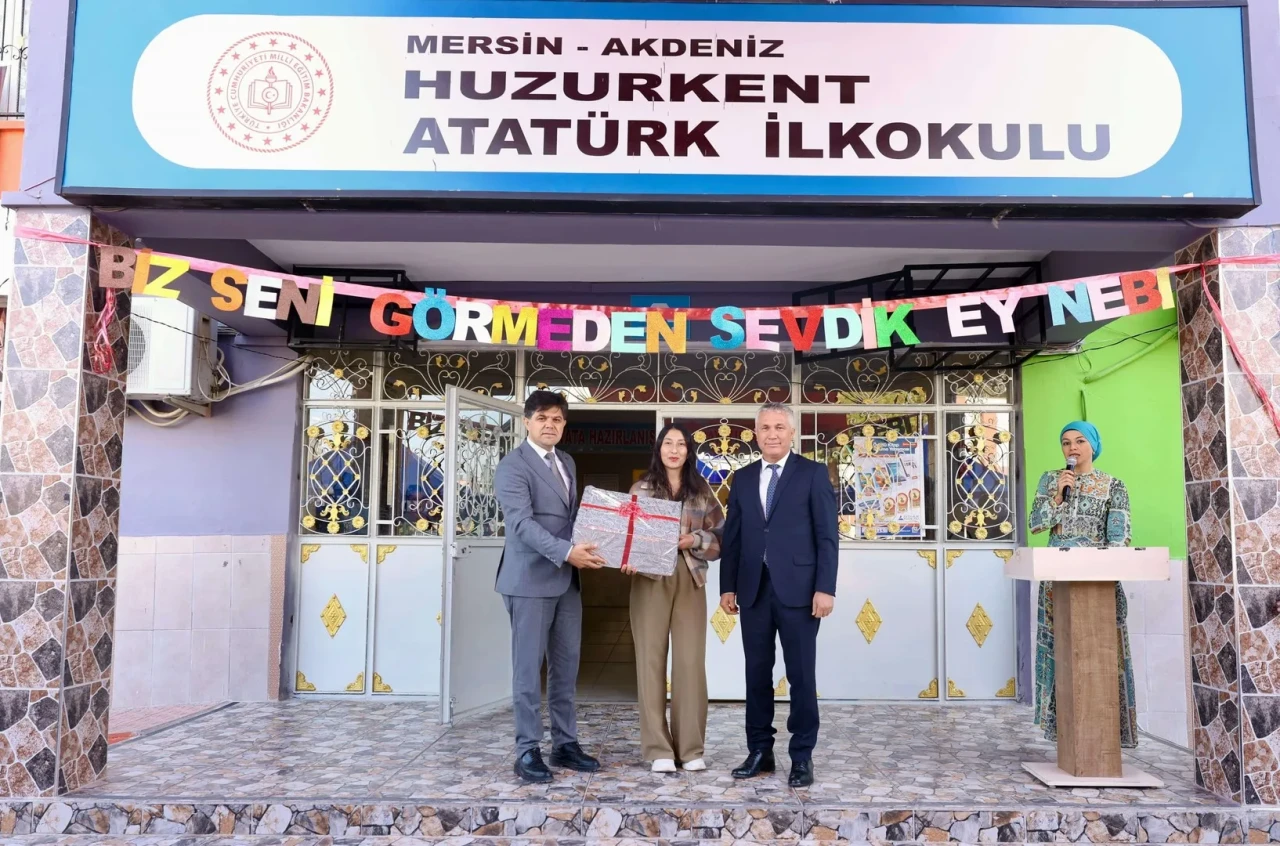 Mersin'de veliler arası kitap okuma yarışmasının ödülleri sahiplerini buldu