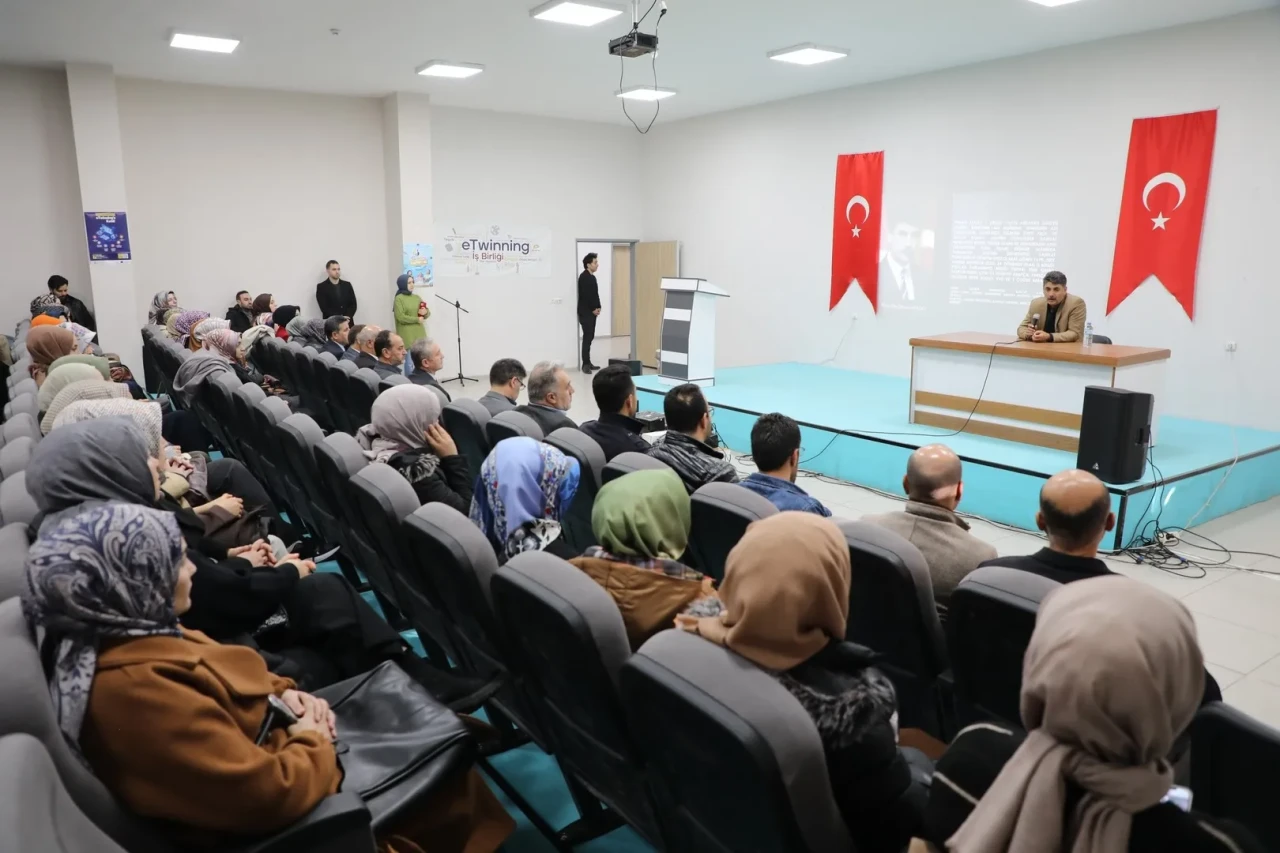 Ağrı’da öğretmenlere yönelik meslekî gelişim semineri düzenlendi