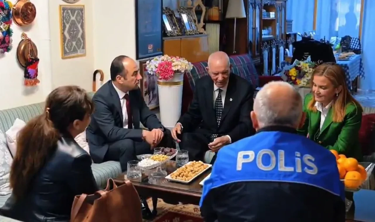 Eskişehir'de Emniyet Müdürü Yılmaz emekli öğretmeni ziyaret etti