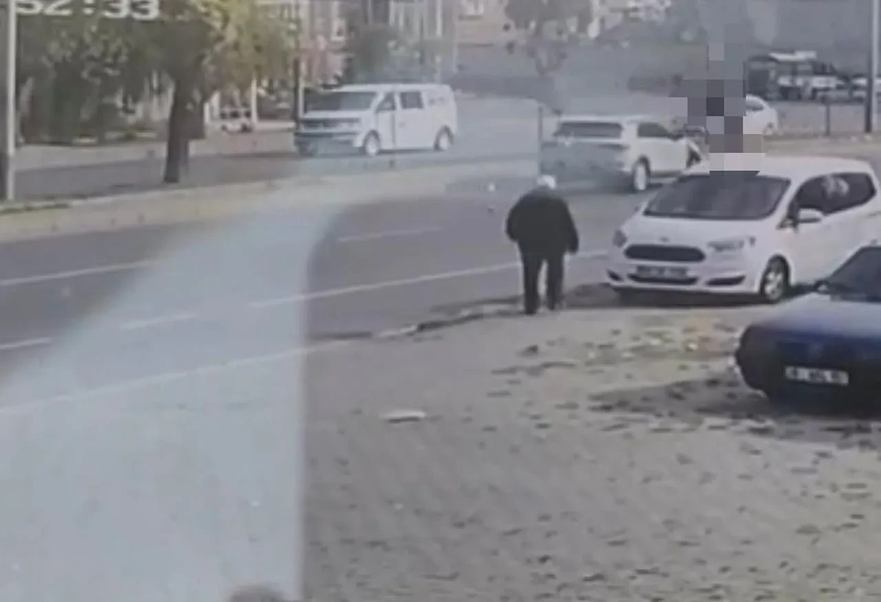 Kayseri Kocasinan’da lise öğrencisi Buğlem Berra Alptekin otomobil çarpması sonucu hayatını kaybetti