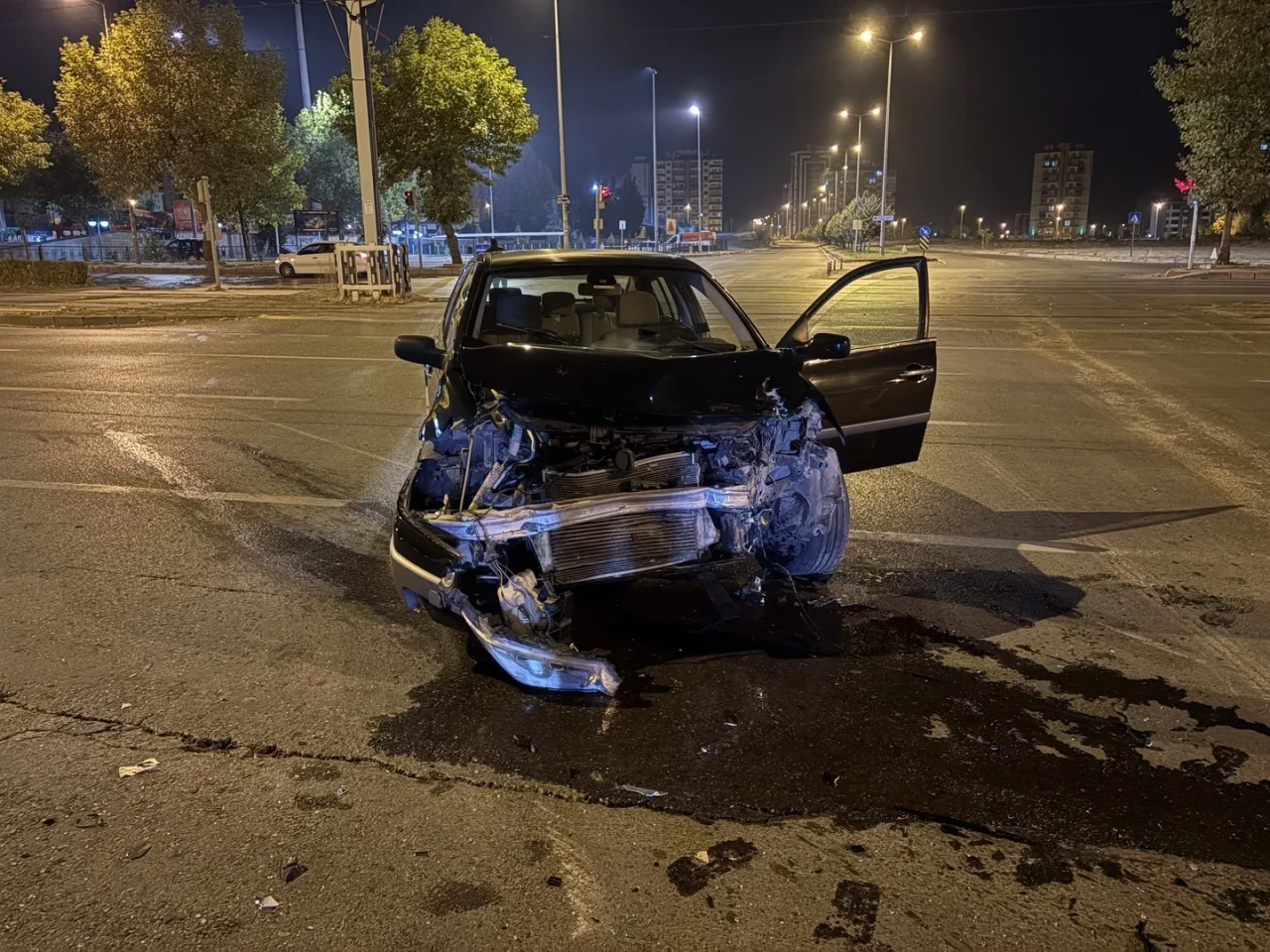 Kayseri'de iki otomobilin çarpışması sonucu bir araç takla attı ve 2 kişi yaralandı
