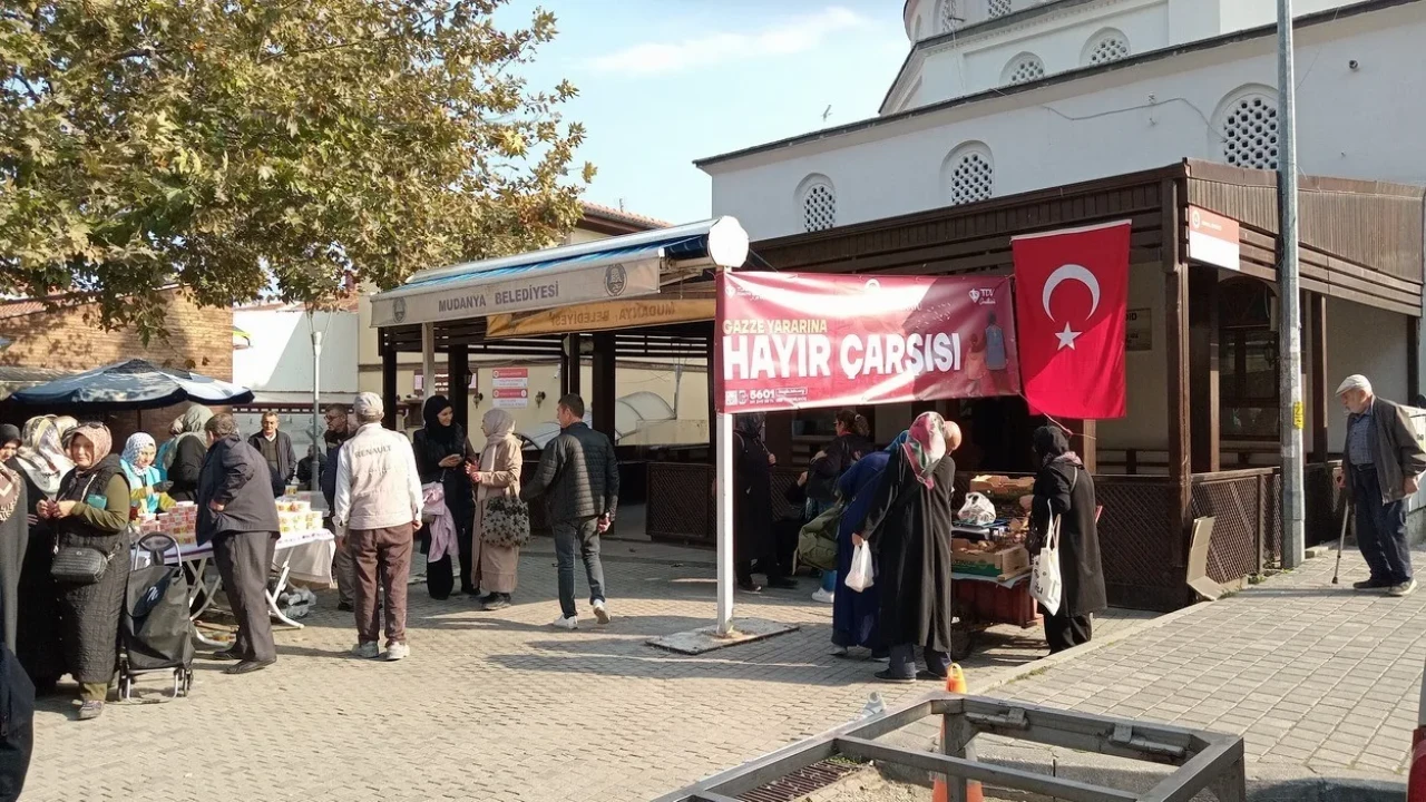 Mudanya'da Gazze için kadınların hazırladığı ürünler hayır panayırında satıldı