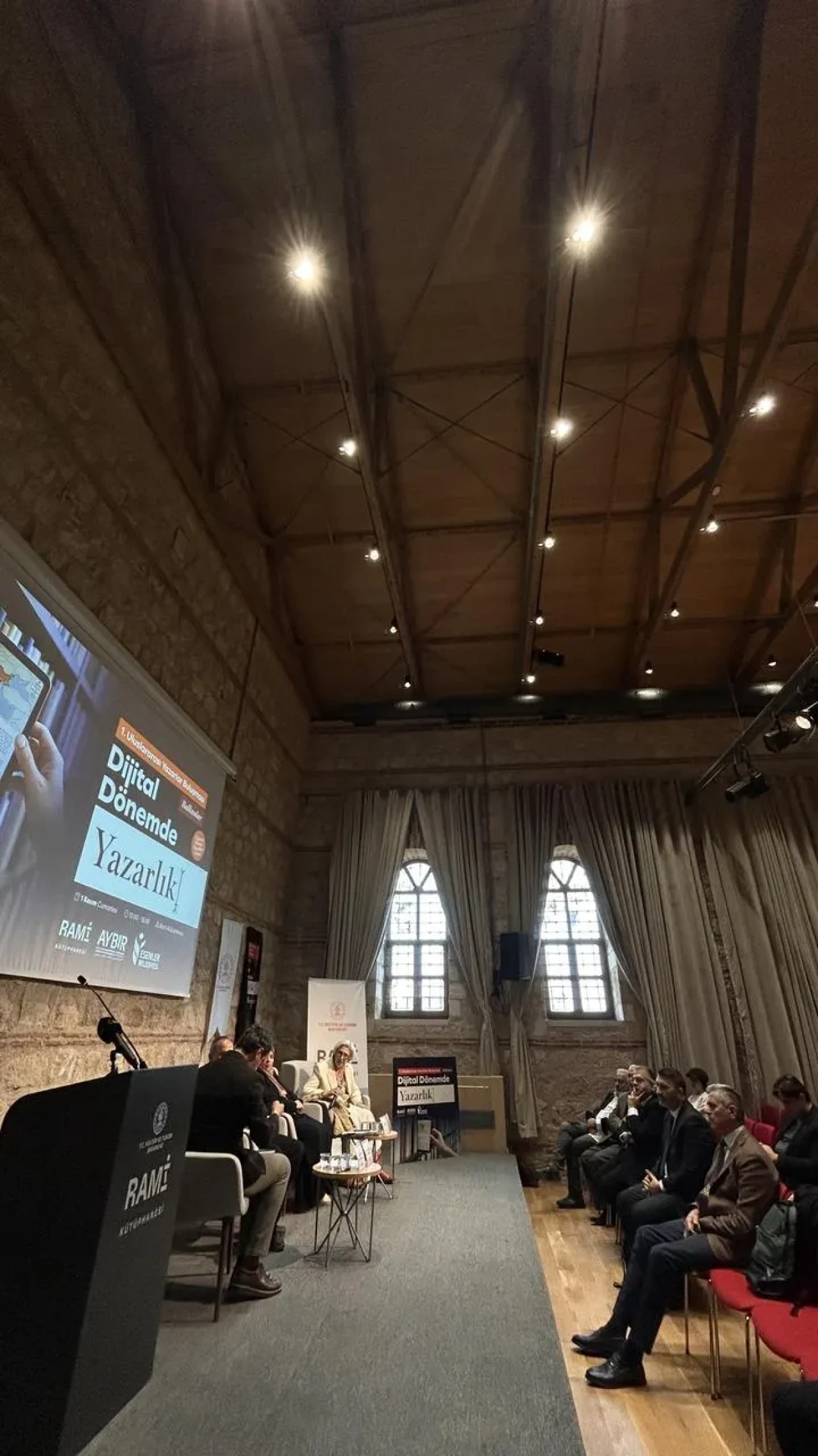 Esenler Belediyesi Rami Kütüphanesi'nde Uluslararası Yazarlar Buluşması düzenledi