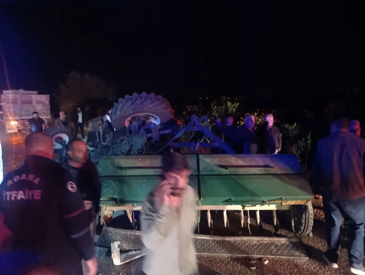 Adana'nın Kozan ilçesinde 3 aracın karıştığı zincirleme kazada 2 kişi yaralandı