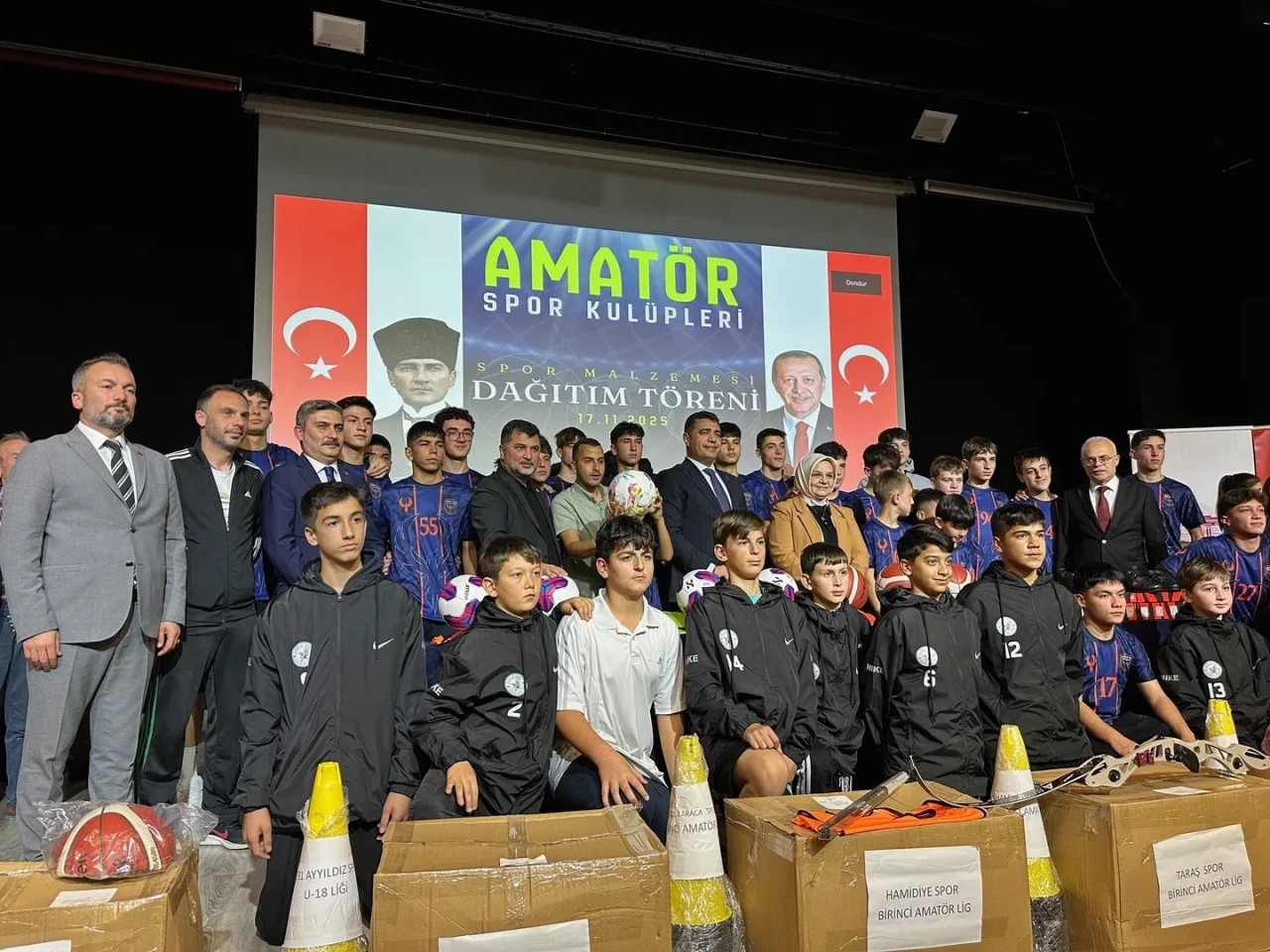 Düzce'de amatör spor kulüplerine 1,1 milyon liralık malzeme desteği sağlandı