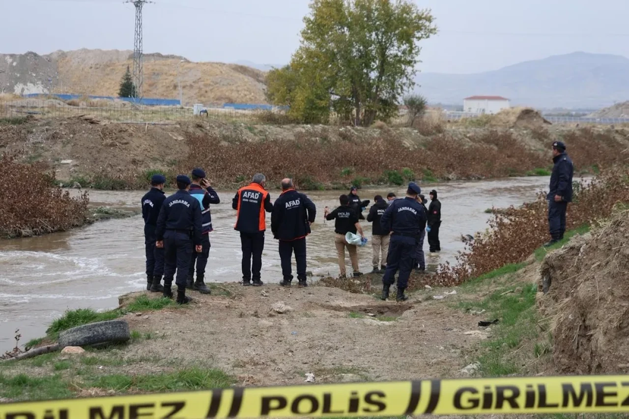 Elazığ'da çiftçiler kanalizasyonda kayıp çocuğun cansız bedeni ile karşılaştı