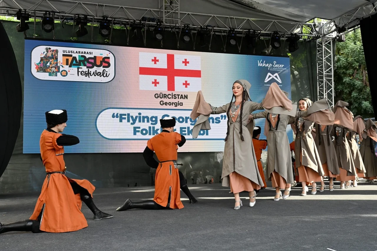 Tarsus festivali karnaval havasında tarih ve kültürü birleştirdi