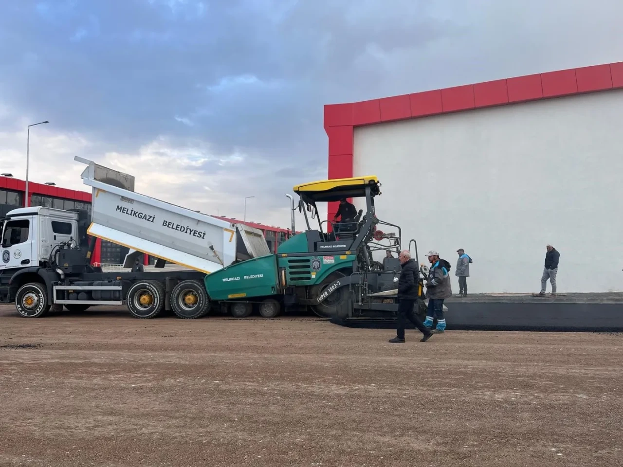 Kayseri'de Yeşilyurt Oto Sanayi Sitesi'nde asfalt çalışmaları tamamlanıyor ve kura çekilecek