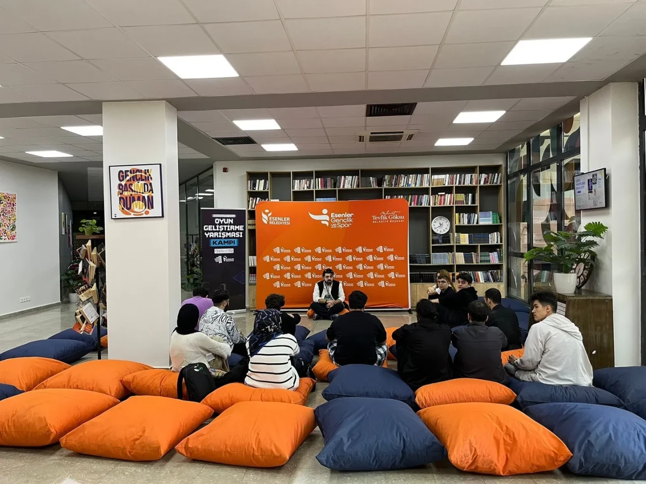 Esenler'de genç yazılımcılar Filistin direnişini dijital oyunlara taşıdı