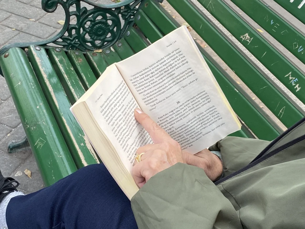 Eskişehir'de Nurhan Çallıçubukcuoğlu her gün 300 sayfa kitap okuyor ve dijital detoks yapıyor