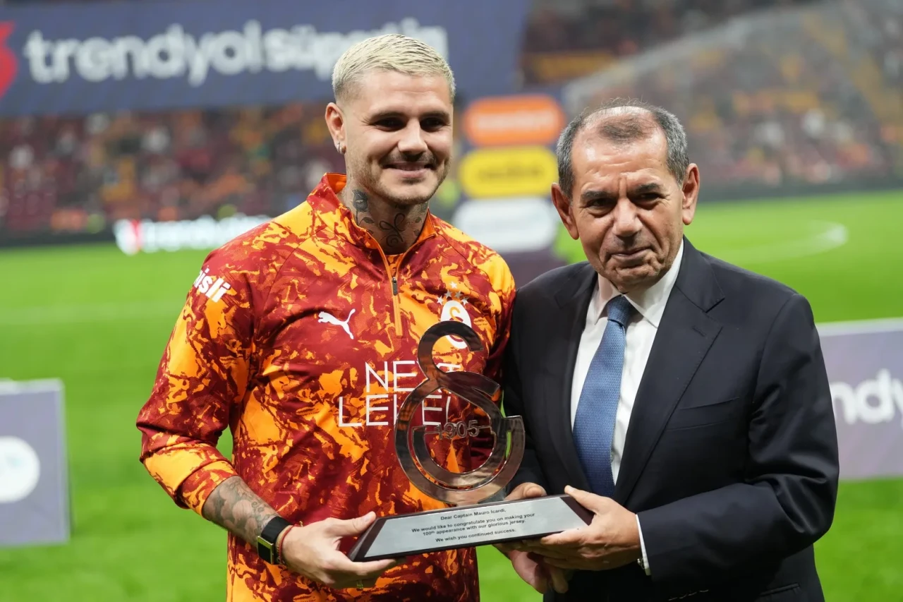 Galatasaray'da Mauro Icardi'nin 100. maçı özel plaketle kutlandı