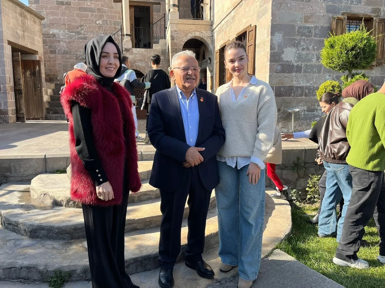 Kayseri'de Büyükkılıç Filistinli öğrencilerle dayanışma buluşmasına katıldı