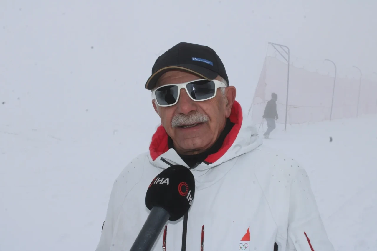 Erciyes Kayak Merkezi beyaz örtüyle sezona hazır bekliyor