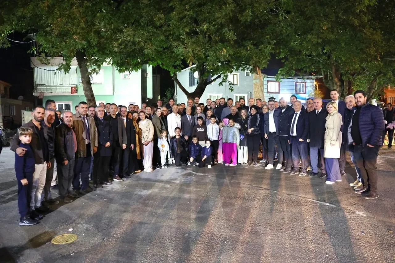 Bursa'da Başkan Bozbey orman yangınından etkilenen mahalleyi ziyaret etti ve köy hizmet binası