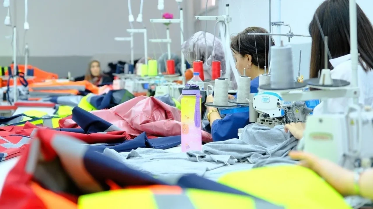 Erzincan Belediyesi tekstil atölyesiyle kadın istihdamını ve yerel üretimi artırıyor