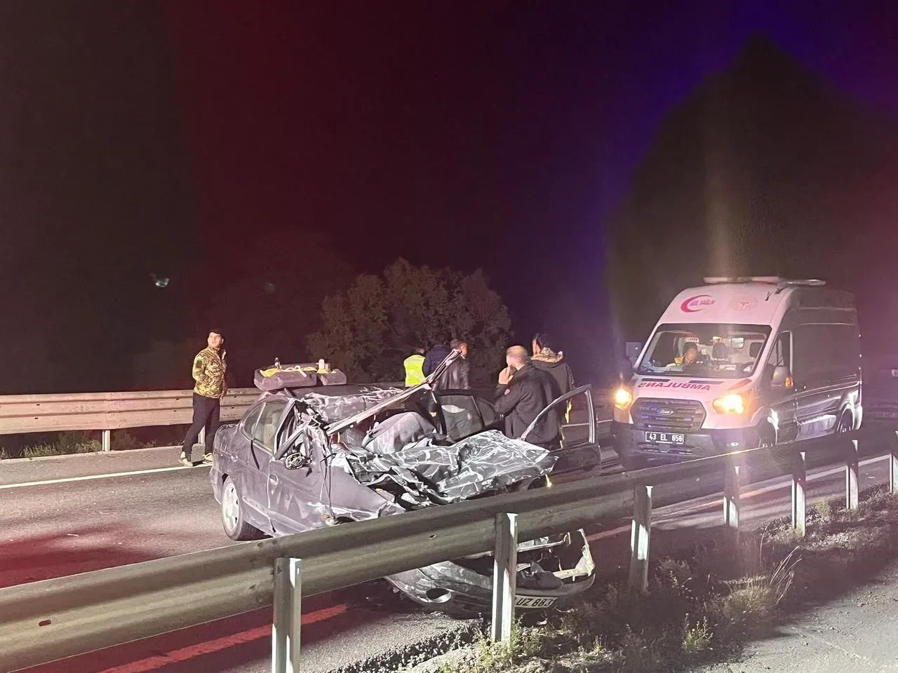 Kütahya Tavşanlı’da otomobil ile tır çarpması sonucu bir kişi hayatını kaybetti