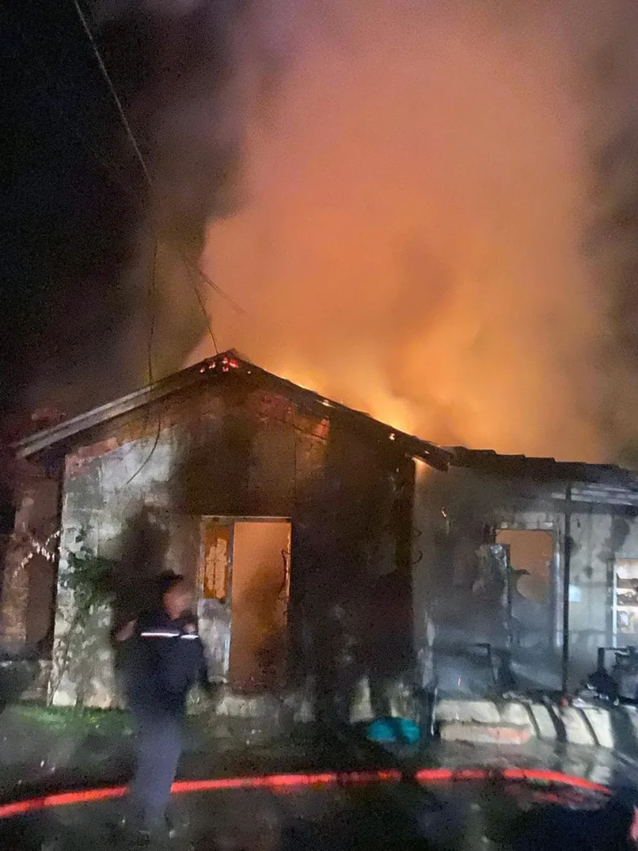 Muğla’nın Ortaca ilçesinde yanan ev için vatandaşlardan yardım çağrısında bulunuldu