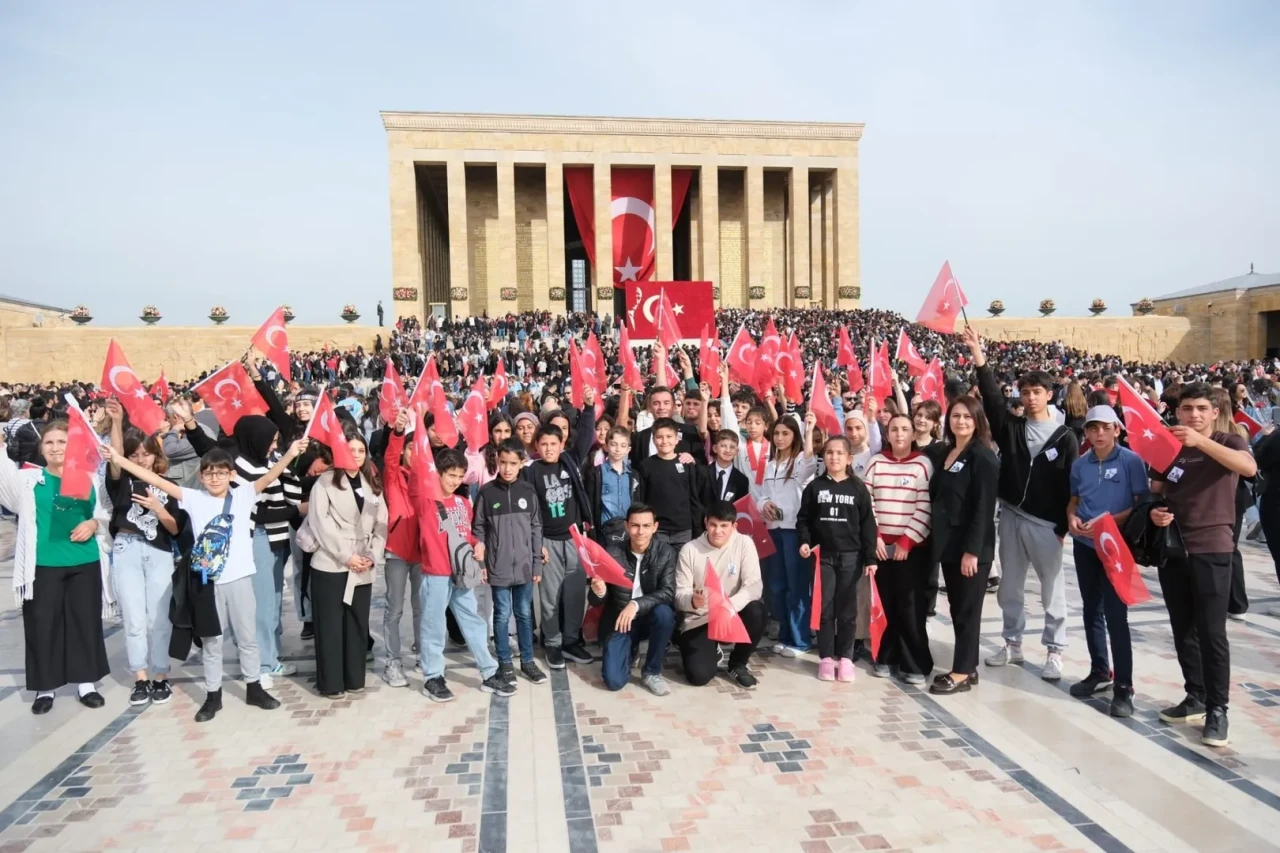 Eskişehir'de Sivrihisar Belediyesi öğrencilerle Anıtkabir'i ziyaret etti