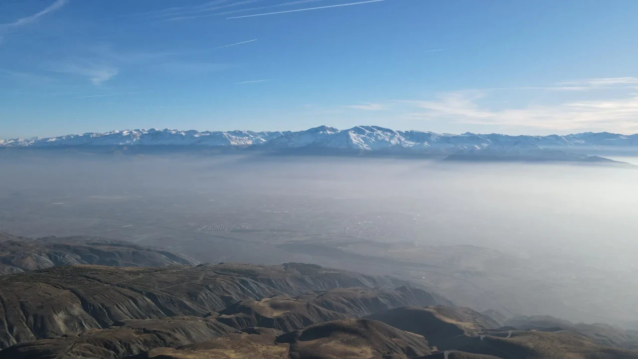 Erzincan’da kışın büyüsü güneş, kar ve sisle birleşen manzaralar oluşturdu