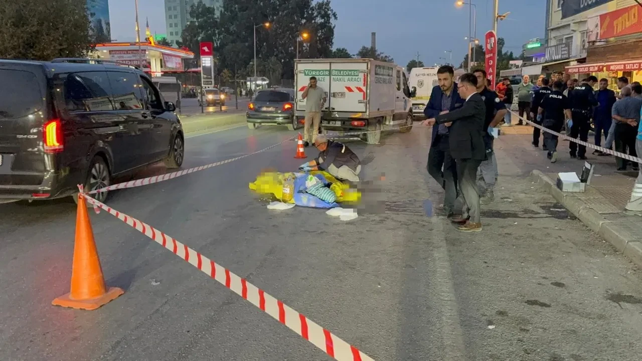 Adana'da yolun karşısına geçmeye çalışan yaşlı adam kamyon çarpması sonucu hayatını kaybetti