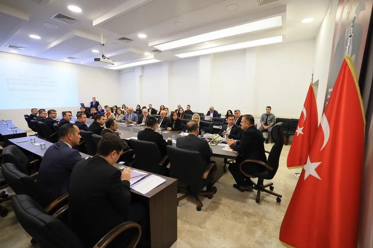 Muğla Valisi Dr. İdris Akbıyık bağımlılıkla mücadele toplantısına başkanlık etti