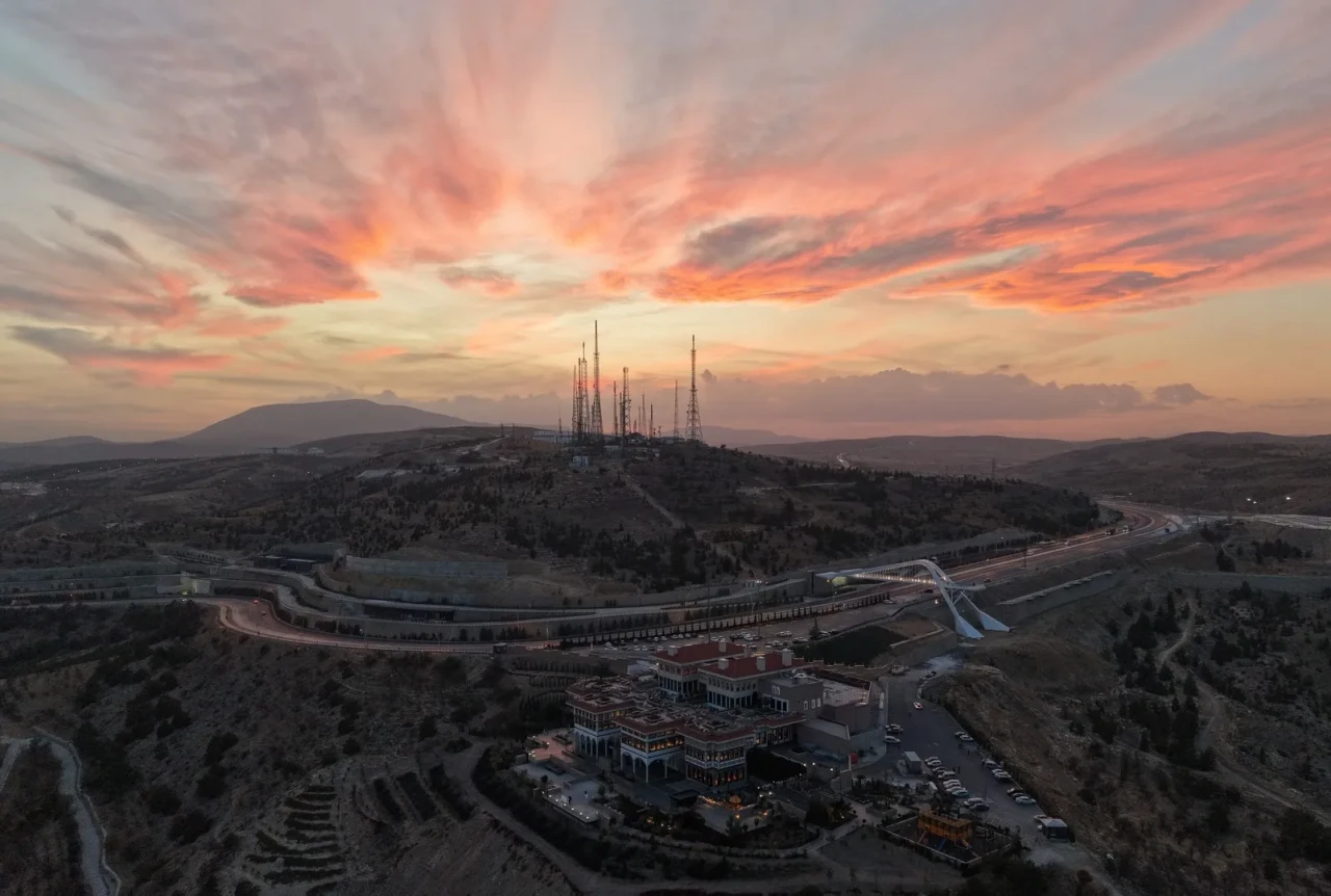 Konya'da tarihi mekanlar gün batımında kartpostallık manzaralar oluşturdu