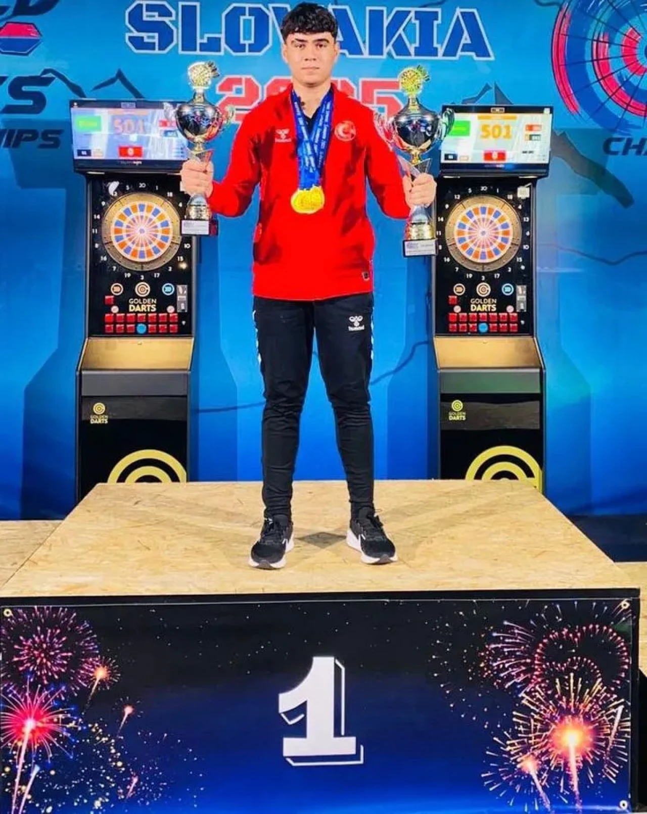 Elazığlı Bedirhan Nas dünya dart şampiyonasında altın madalya kazandı